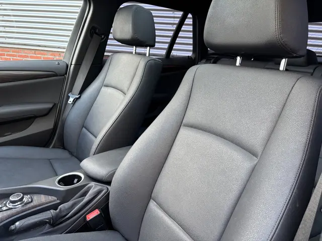 BMW X1 xDrive28i High Executive 2015 Benzine 4
