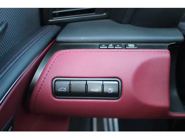 Lexus LC Convertible 500 Hokkaido Edition 2023 Benzine 38