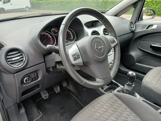 Opel Corsa 1.2-16V Design Ed 2013 Benzine 13