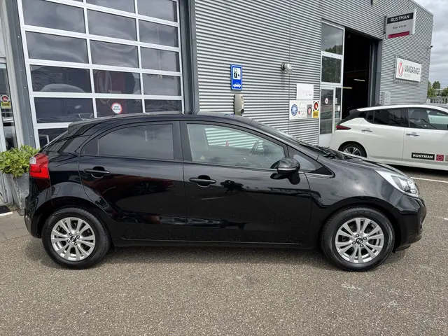 Kia Rio 1.2 CVVT World Cup Edition 2014 Benzine 14