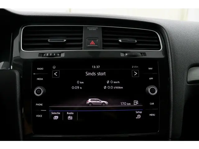 Volkswagen Golf 1.0 TSI Highline zwart 2017 Benzine 22