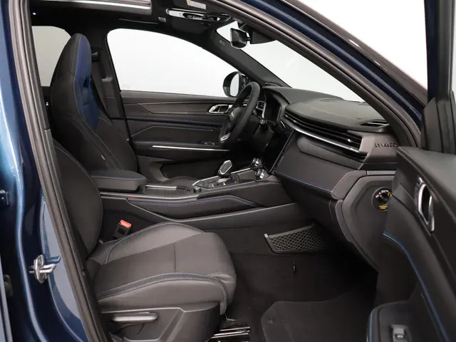 Lynk & Co 01 1.5 2025 Hybride Benzine 18