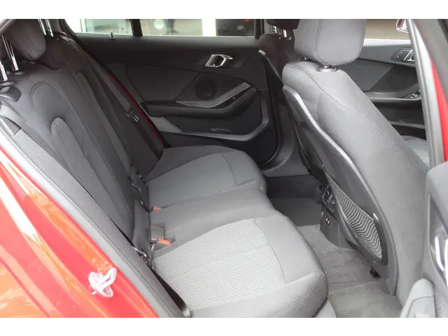 BMW 1 Serie 118i//Navi//Carplay//Trekhaak!! 2019 Benzine 25