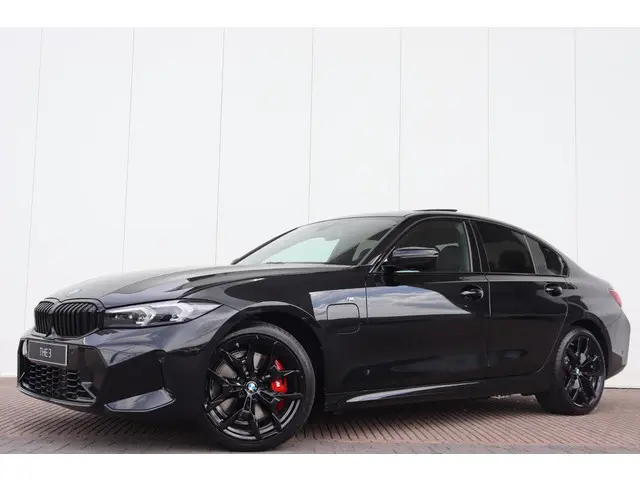 BMW 3 Serie 330e xDrive 2025 Hybride Benzine 38