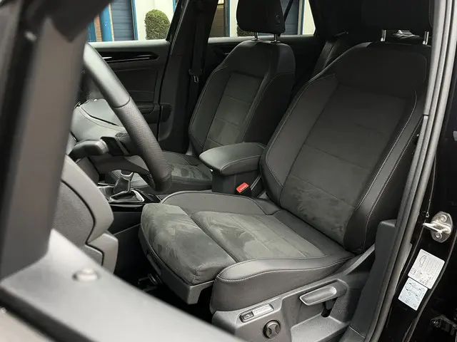 Volkswagen T-Roc 1.5 TSI R-Line Edition 2025 Benzine 10