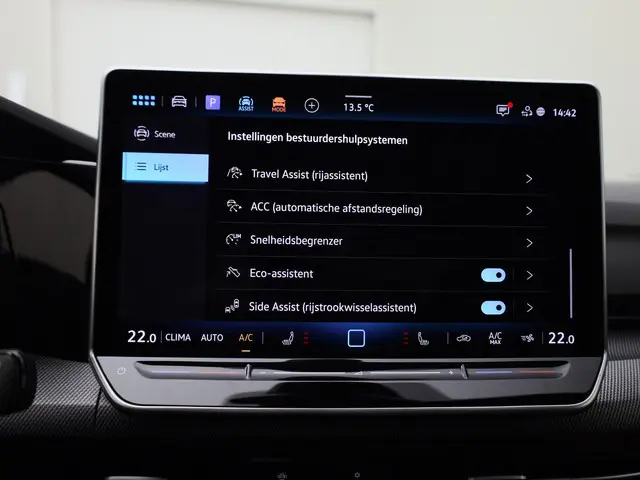 Volkswagen Golf 1.5eTSI/150PK R-Line DSG 2025 Benzine 13