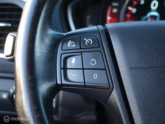 Volvo V40 T3 150pk Momentum 2013 Benzine 12