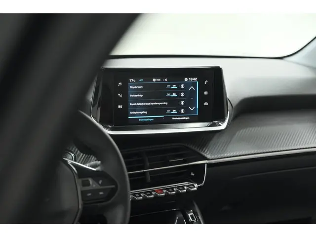 Peugeot 208 PureTech 100 Allure Pack 2023 Benzine 51