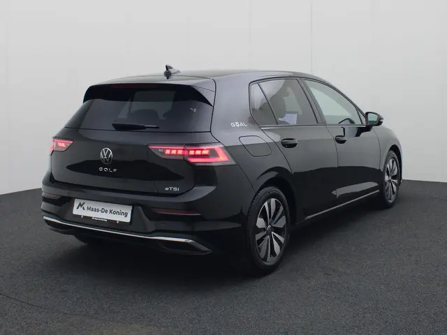 Volkswagen Golf 1.5eTSI/150PK Goal DSG 2024 Benzine 2