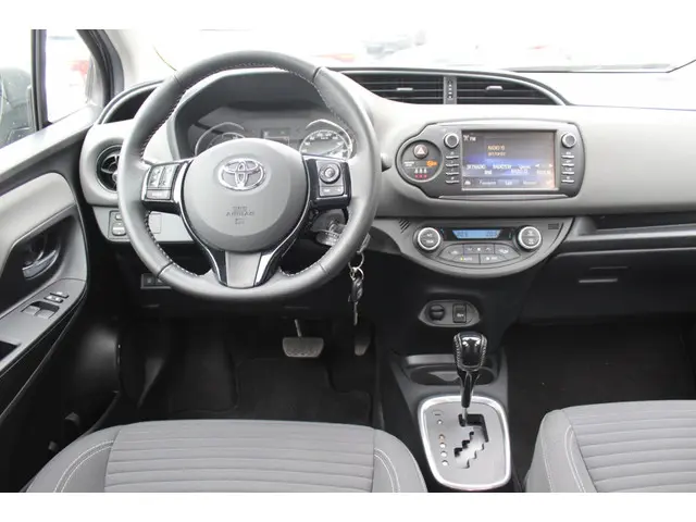 Toyota Yaris 1.5 Hybride Active 2020 Hybride Benzine 12
