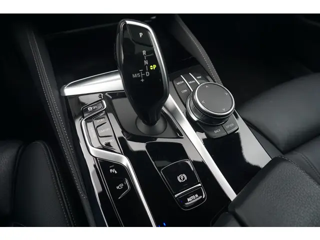 BMW 5 Serie Sedan M550i xDrive 2021 Benzine 12