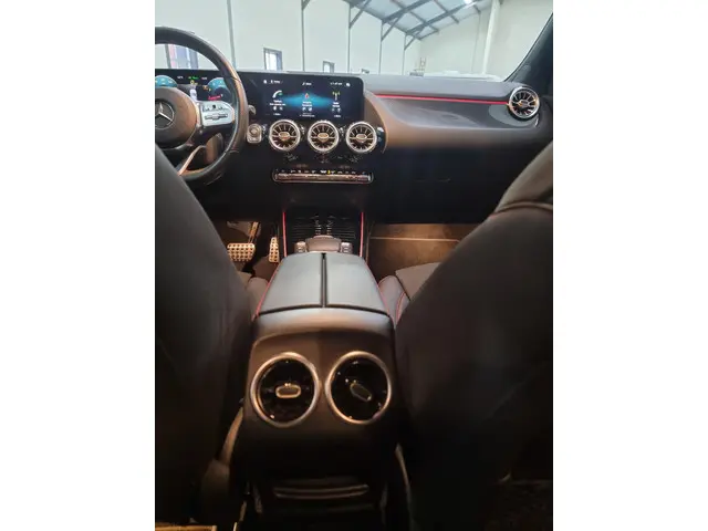 Mercedes-Benz GLA 200 Business Solution AMG 2021 Benzine 5