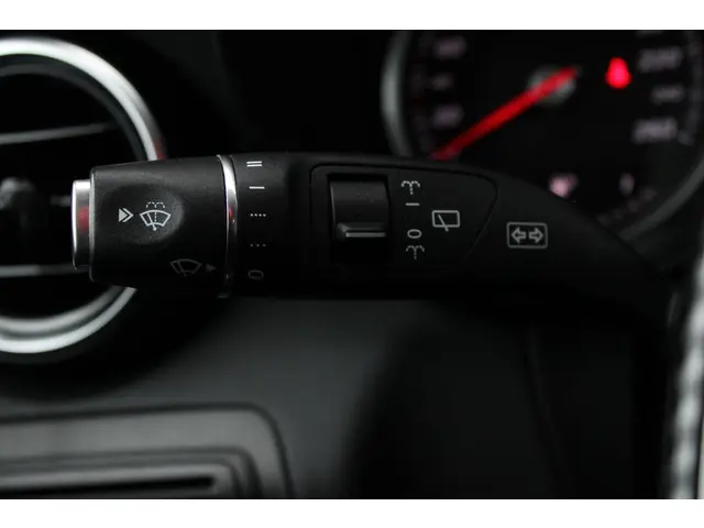 Mercedes-Benz GLC 250 4MATIC Business 2017 Benzine 17