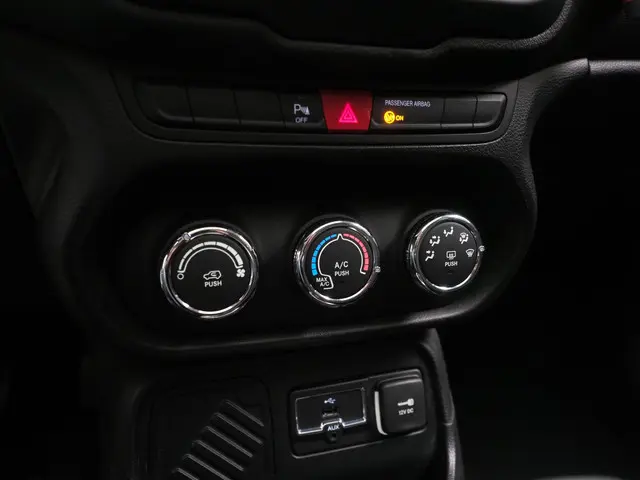 Jeep Renegade 1.4 MultiAir Freedom 2015 Benzine 21