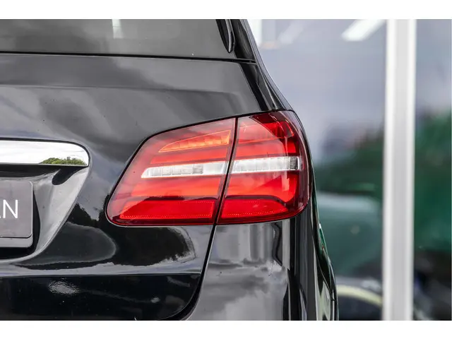 Mercedes-Benz B-Klasse 250 e 28 kWh 2016 Elektrisch 37