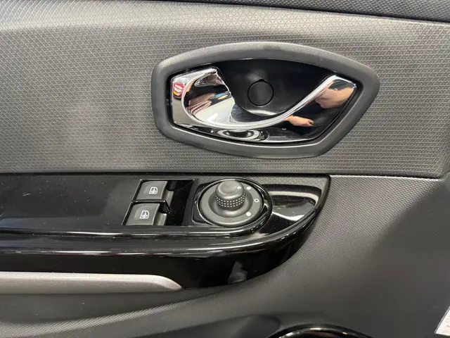 Renault Clio Estate 0.9 TCe Night&Day 2015 Benzine 18