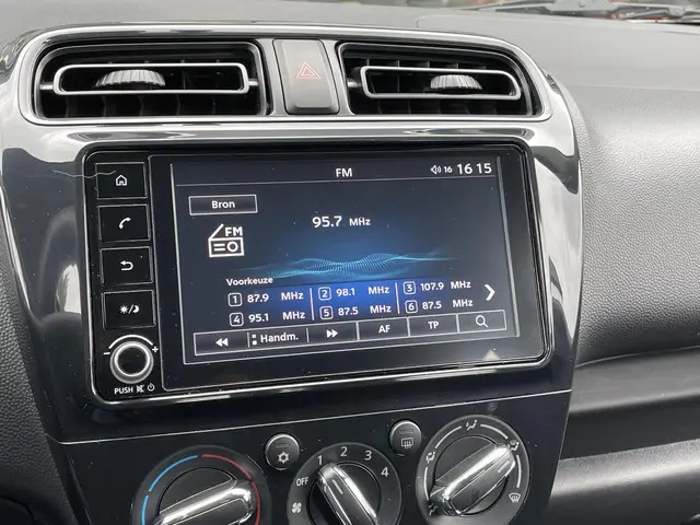 Mitsubishi Space Star 1.2 Connect+ 2024 Benzine 11