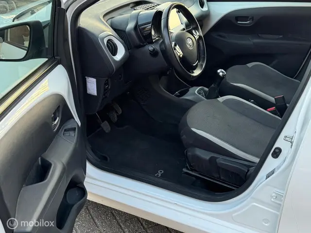 Toyota Aygo 1.0 VVT-i x-clusiv|NAP 2021 Benzine 9