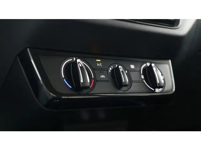 Škoda Fabia 1.0 MPI 80pk Ambition 2023 Benzine 34