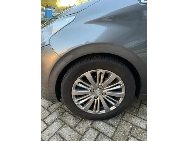 Peugeot 208 1.2 PureTech Allure 2019 Benzine 11