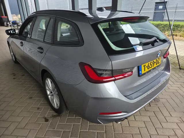 BMW 3 Serie Touring 318i 2023 Benzine 5