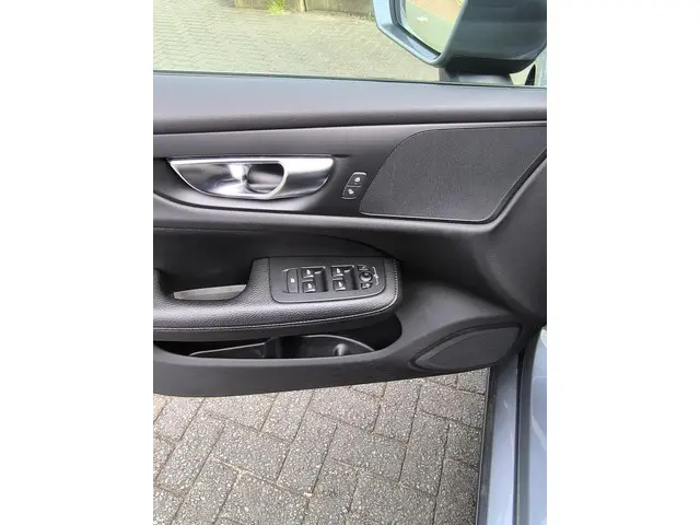 Volvo V60 2.0 B3 Momentum 2021 Hybride Benzine 27