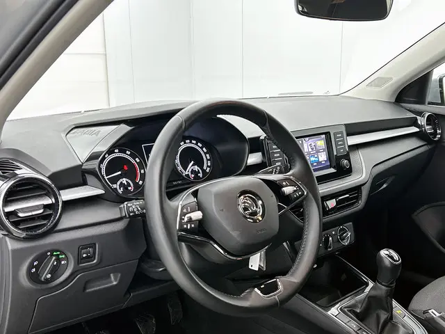 Škoda Fabia 1.0 TSI 95pk Ambition 2023 Benzine 17