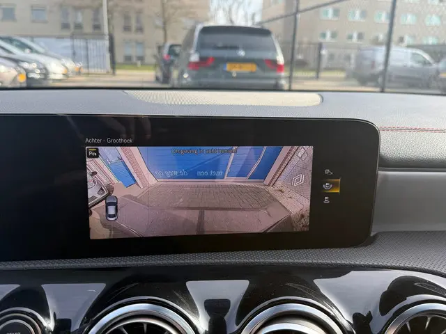 Mercedes-Benz CLA 180 AMG Line 2023 Benzine 13