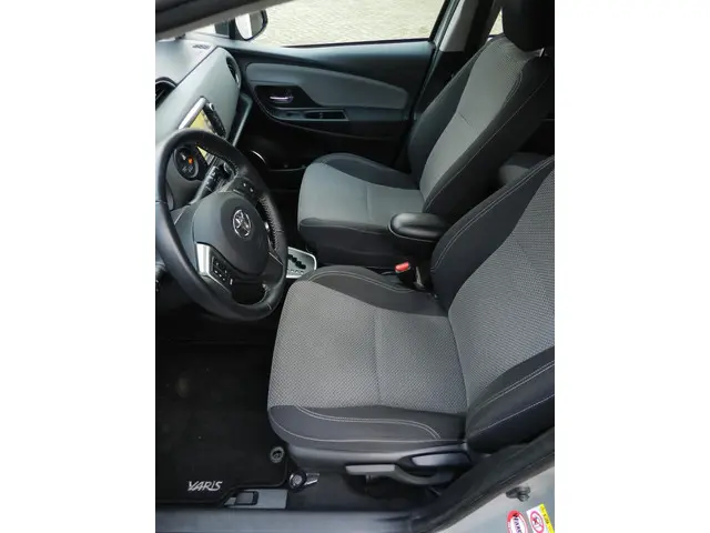 Toyota Yaris 1.5 Hybrid Aspiration 2015 Hybride Benzine 11