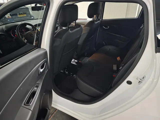 Renault Clio Estate 0.9 TCe Limited 2019 Benzine 9