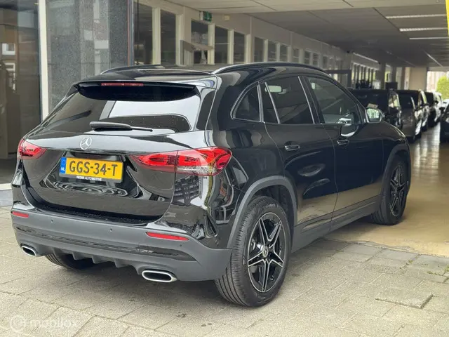 Mercedes-Benz GLA 200 AMG Line 2023 Benzine 18