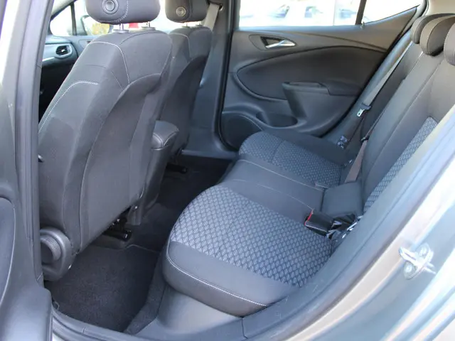 Opel Astra 1.4 150PK Automaat Business+ 2016 Benzine 13