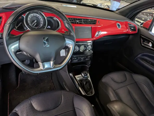 DS DS 3 1.2 PureTech Inès de la Fressange 2016 Benzine 8