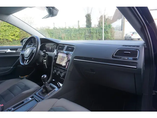 Volkswagen Golf 1.0 TSI Highline 2018 Benzine 25