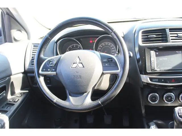 Mitsubishi ASX 1.6 Cleartec Invite+ 2015 Benzine 9
