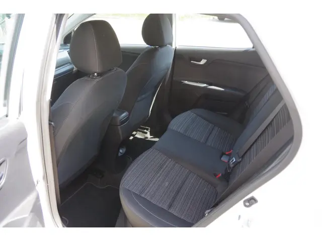 Kia Stonic 1.0 T-GDi DynamicPlusline 2023 Benzine 17