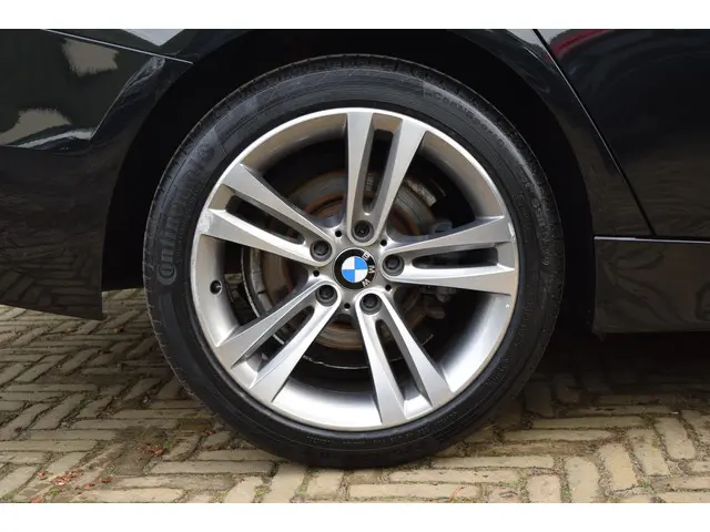BMW 3 Serie Touring 328i High Executive 2013 Benzine 4