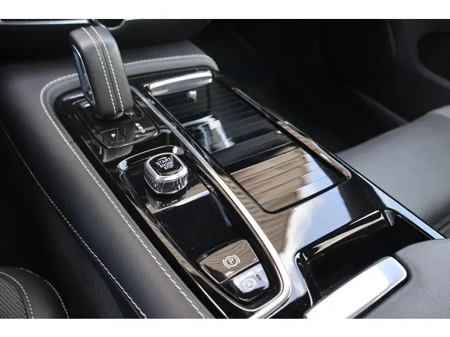 Volvo V60 T8 Recharge AWD R-Design 2022 Hybride Benzine 33