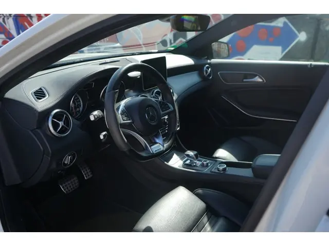 Mercedes-Benz GLA AMG 45 4M. Prem. 2017 Benzine 11