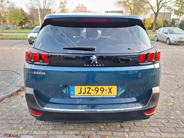 Peugeot 5008 1.2 PureTech Allure 7 PERSOONS 2023 Benzine 5