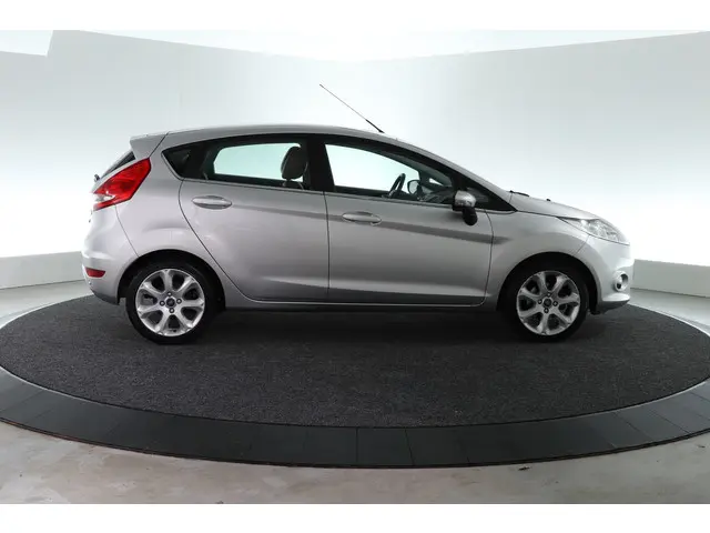 Ford Fiesta 1.25 Titanium 2013 Benzine 6