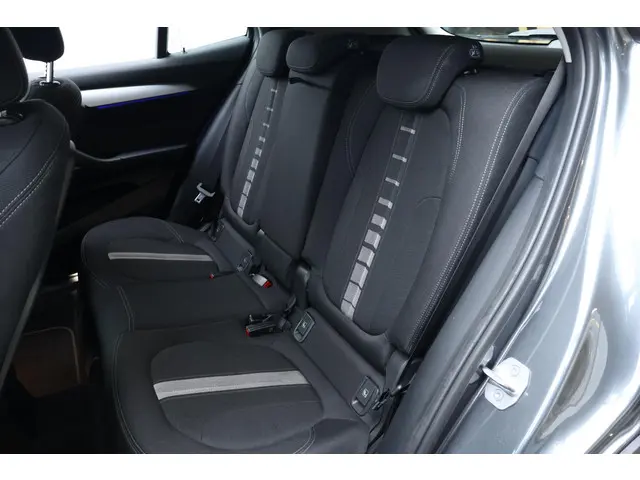 BMW X2 sDrive20i Executive 2018 Benzine 13