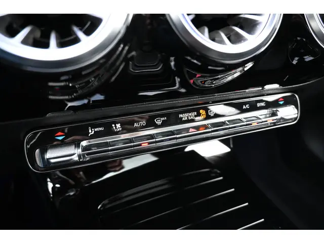 Mercedes-Benz A-Klasse 180 AMG Line 2022 Benzine 25