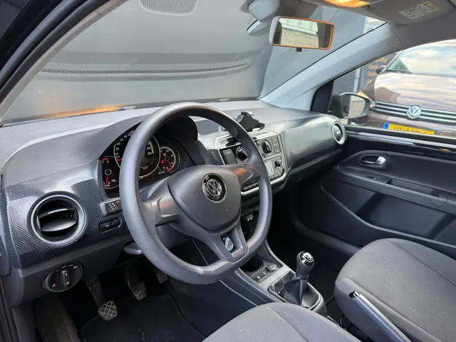 Volkswagen up! 1.0 BMT move up! 2017 Benzine 3