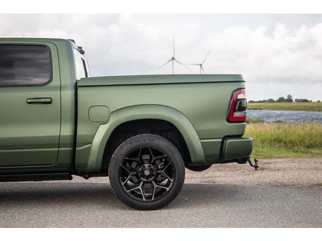 Dodge Ram 1500 5.7 V8 4x4 Crew Cab Limited 2024 Benzine 13