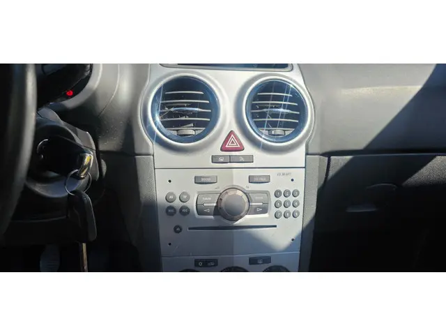 Opel Corsa 1.2-16V Berlin 2013 Benzine 22