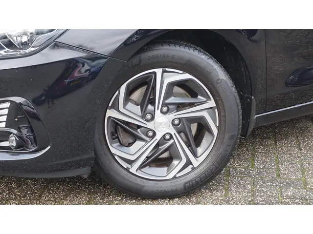 Hyundai i30 Wagon 1.0 T-GDi Comfort 2022 Benzine 8