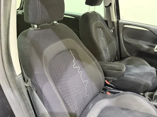 Fiat Punto 0.9 TwinAir Turbo 100 Lounge 2015 Benzine 27