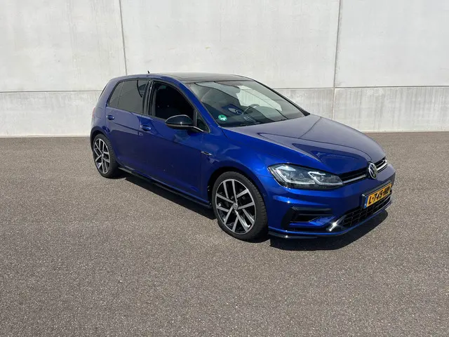 Volkswagen Golf 1.5 TSI Highline Business R 2018 Benzine 4