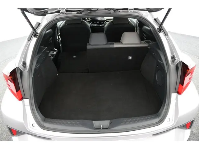 Toyota C-HR 2.0 Hybrid Executive 2021 Hybride Benzine 25